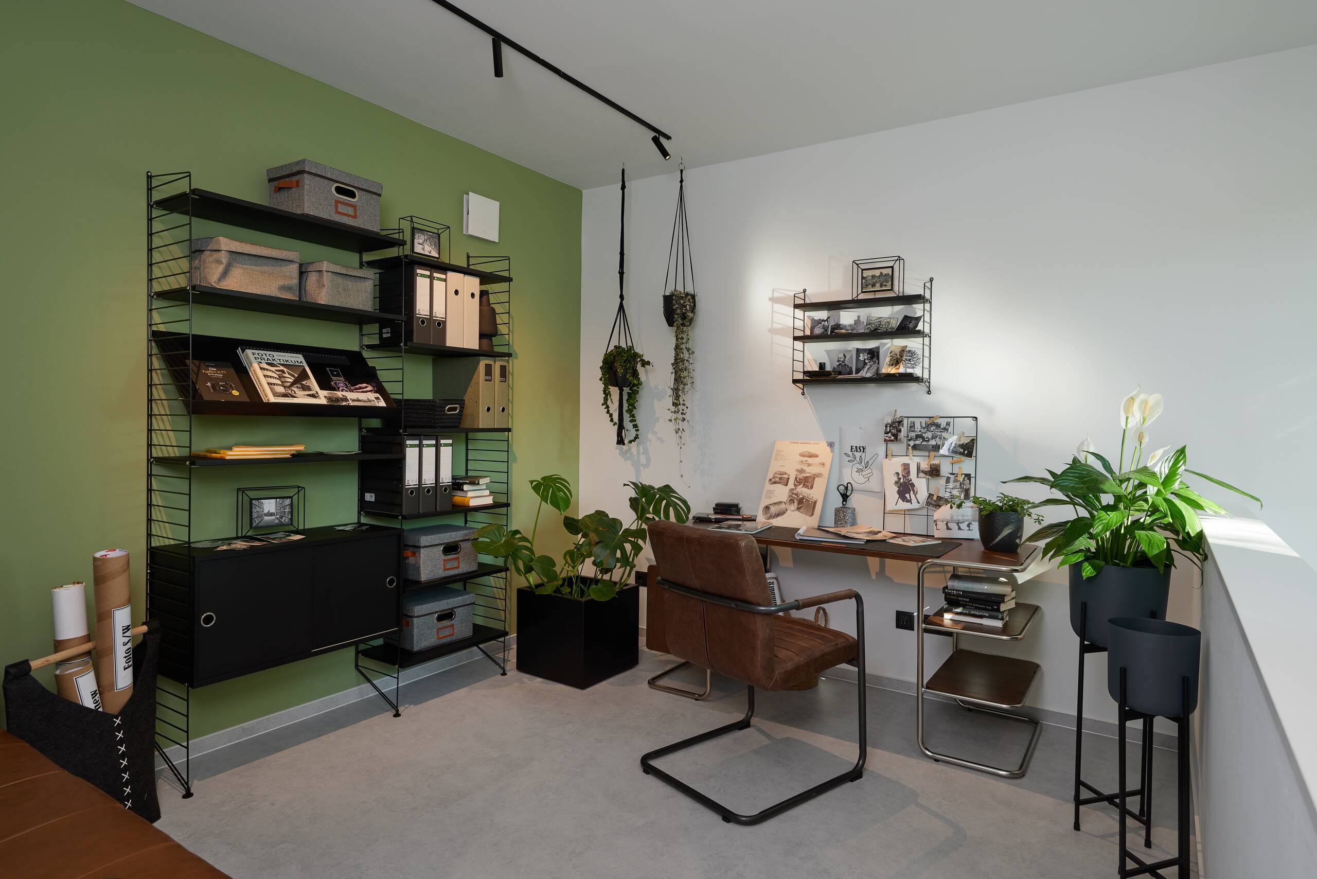 Homeoffice auf der Empore im Obergeschoss Büro