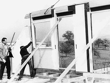 Firmengründer Hans Weber, Hausaufbau